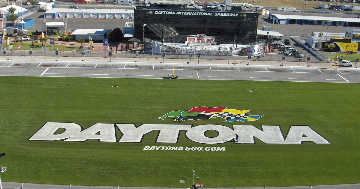 Days of Thunder Sequel Greenlit With Cruise and Hathaway