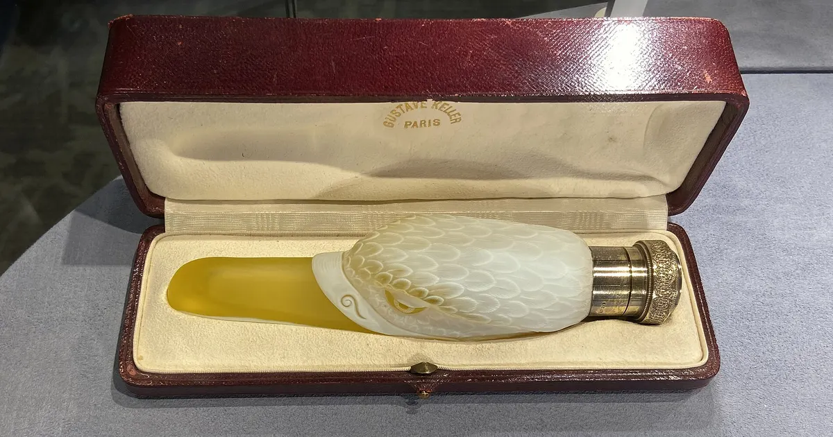 How Roman Cameo Glass Gave Victorian Makers a Challenge
