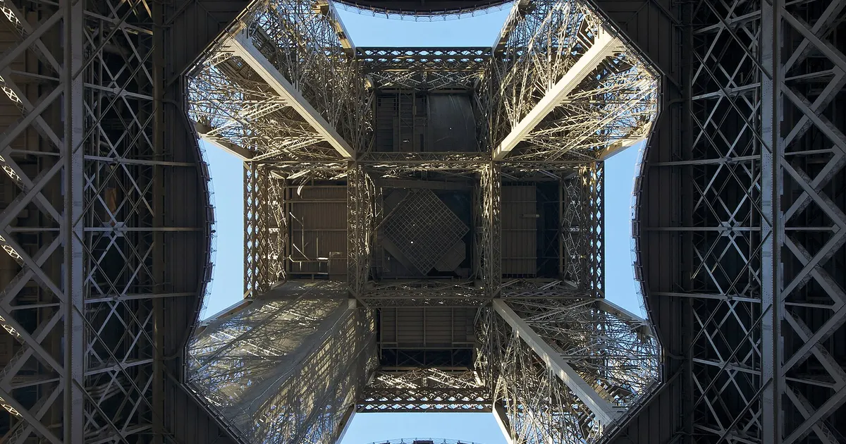 Victor Lustig: the Man Who Sold the Eiffel Tower Twice